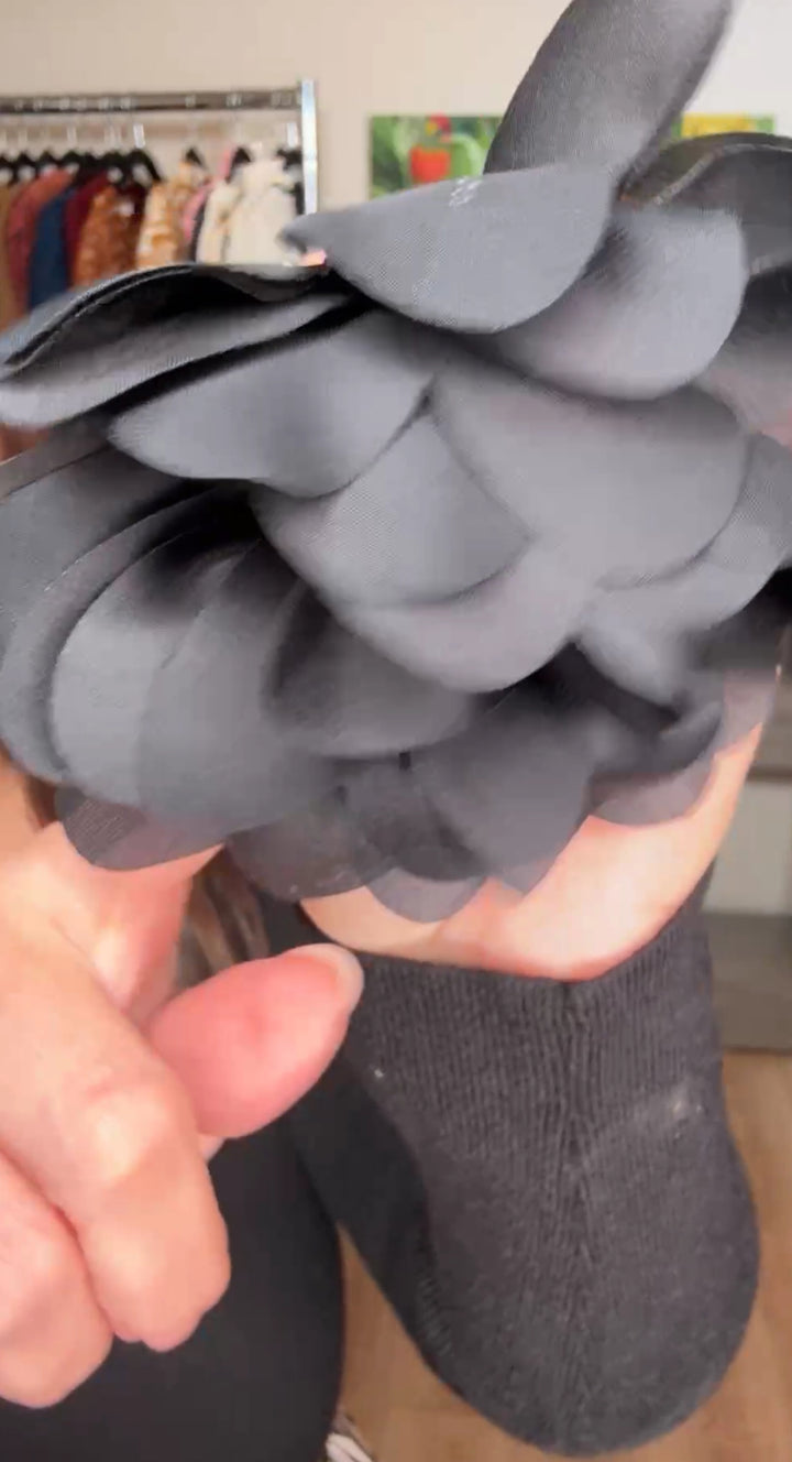 Arete Negro Flor Satinada XL (#113)