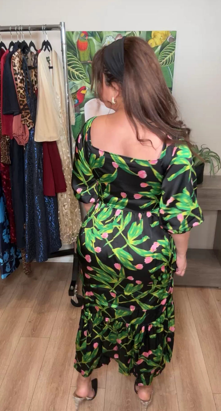 Vestido negro satinado tulipanes midi (#110)
