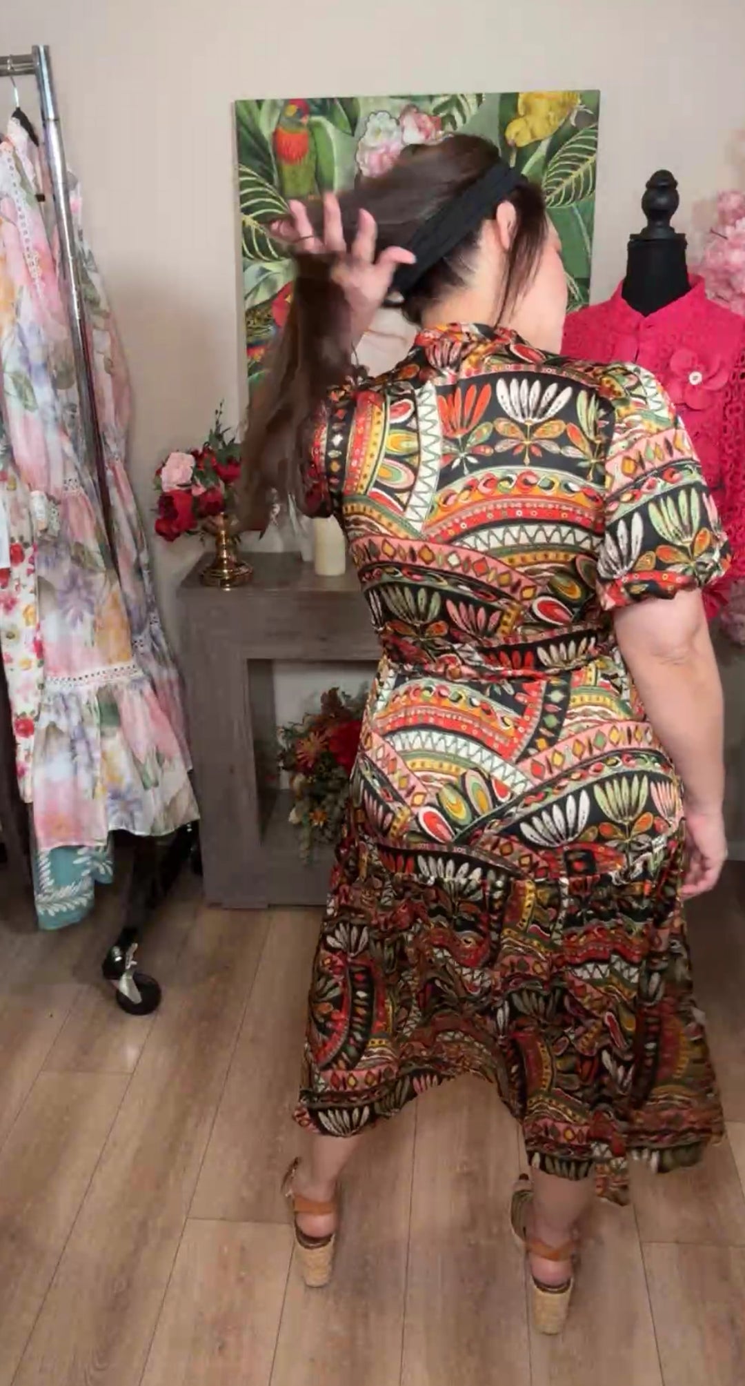 vestido negro estampado rojo multi arte midi satinado (#146)