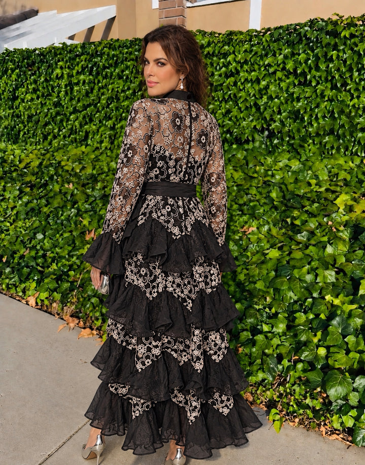 Vestido negro aplicación blanca bordada sobresaltada español volantes maxi (