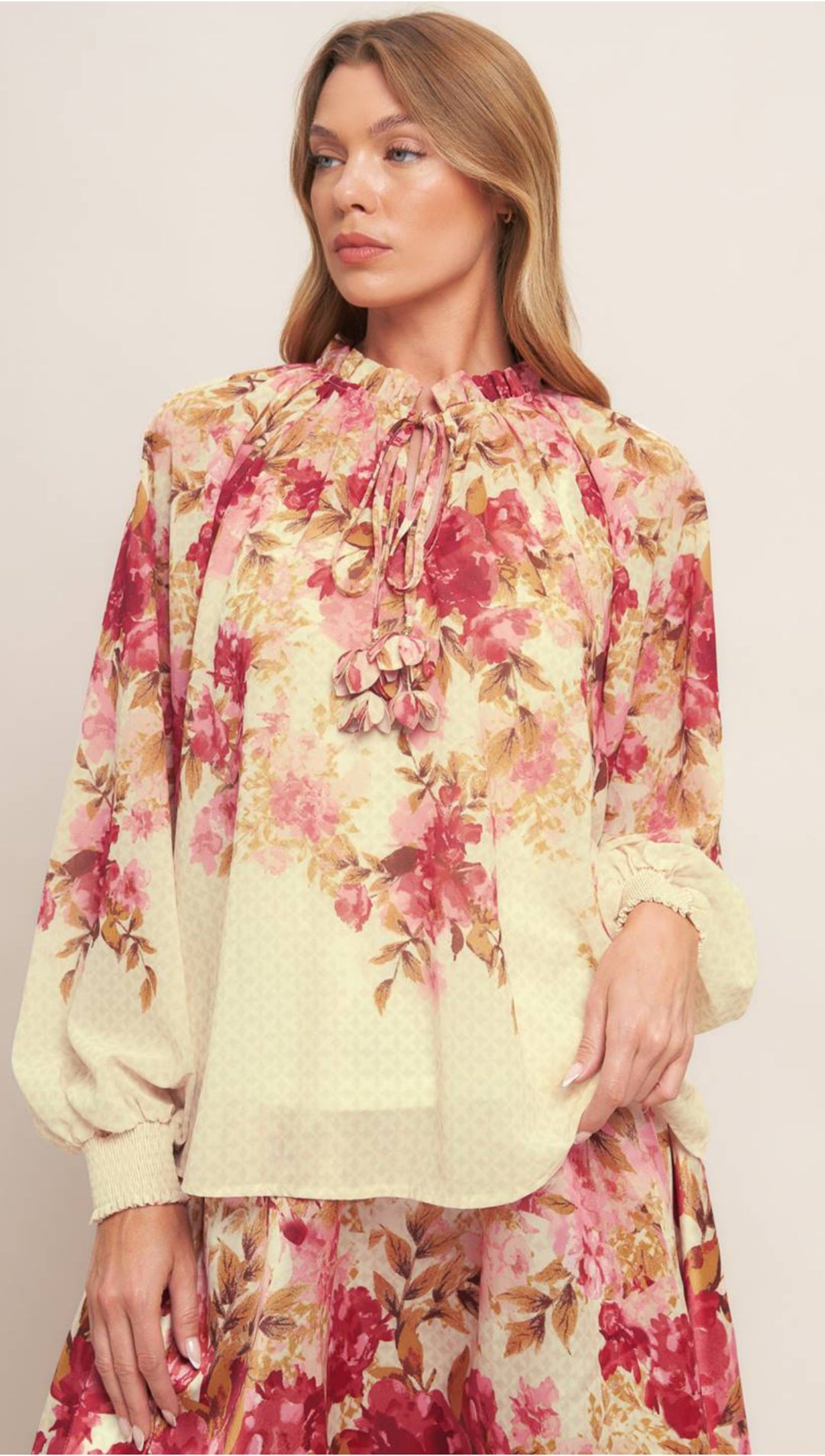 Set crema floral rosas y mostaza vintage falda y blusa (#119)