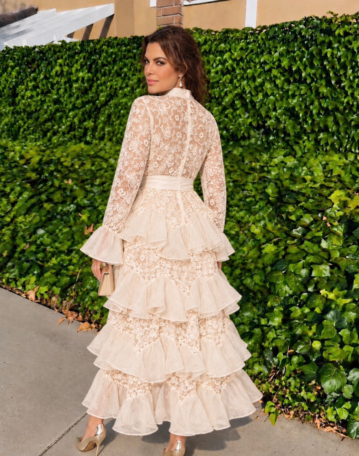 Vestido beige aplicación beige bordada sobresaltada español volantes maxi (