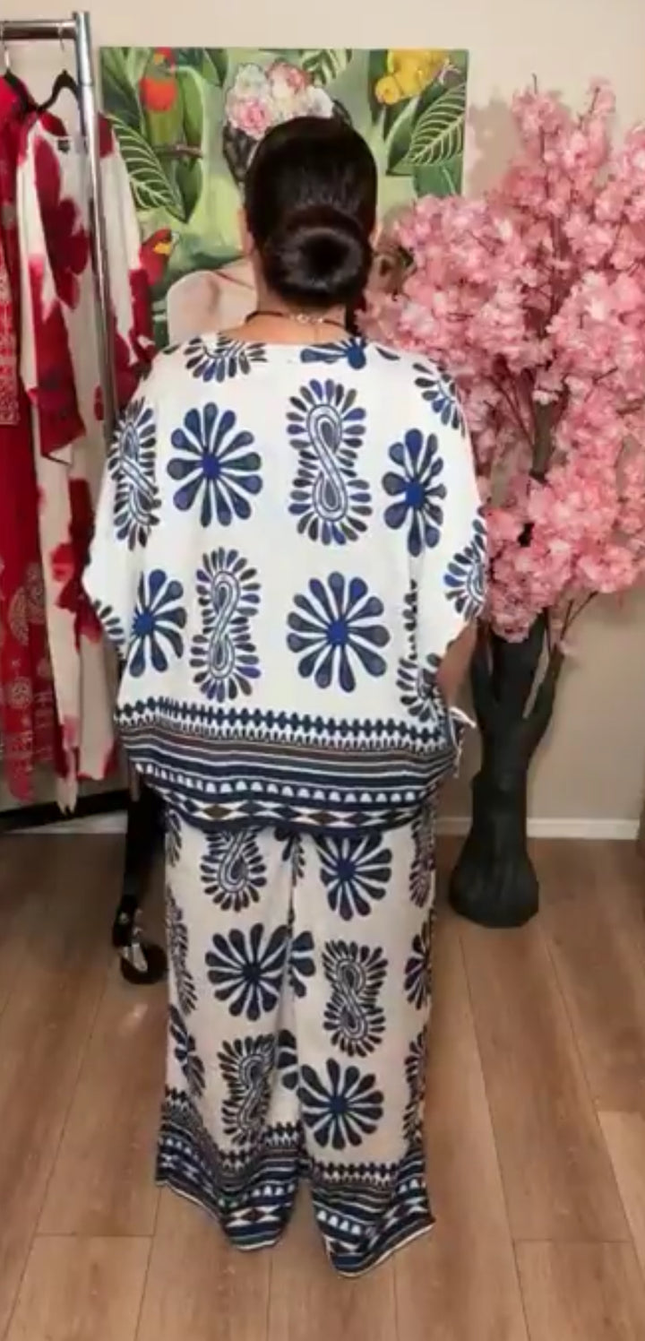 Set azul y blanco pantalón y blusón artesanal (#144)