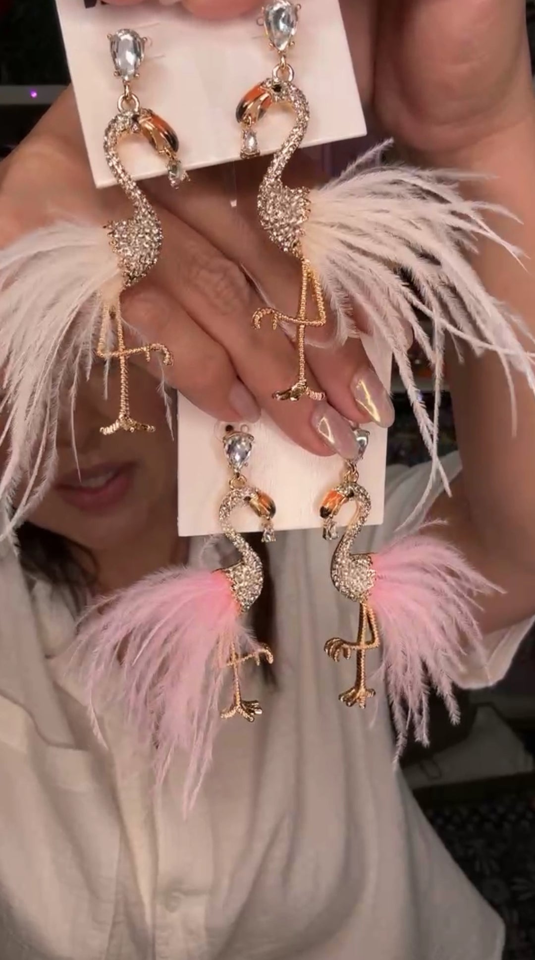 Arete blanco a dorado Flamingo cristales (#113)