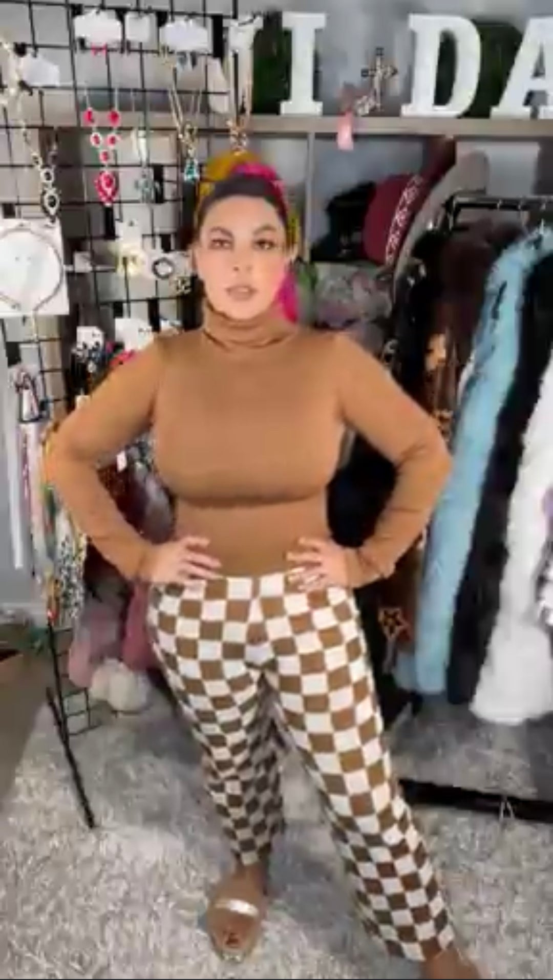 Pantalon Café y Blanco Cuadrado Sweater (#151)