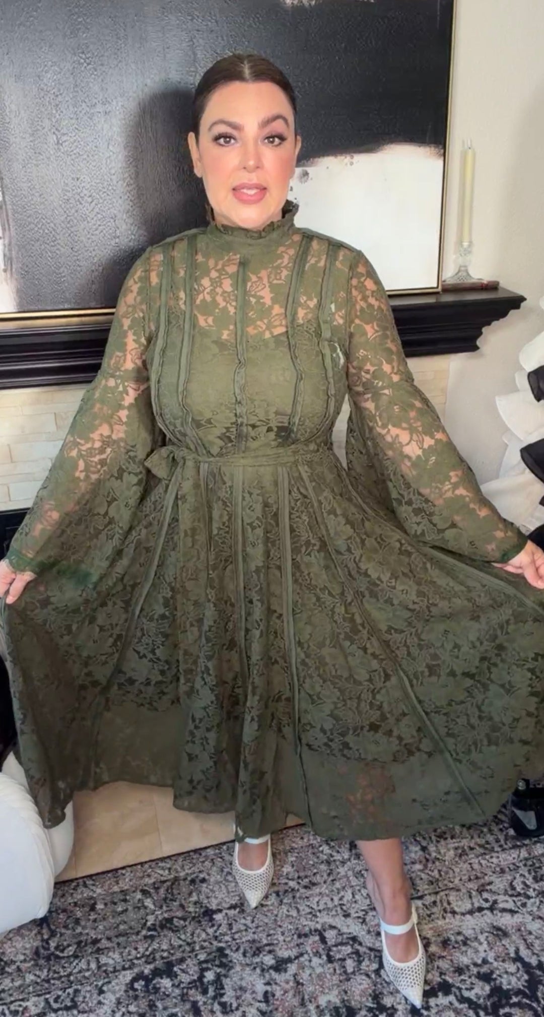 Vestido verde militar suelto encaje con fondo y cinto midi (