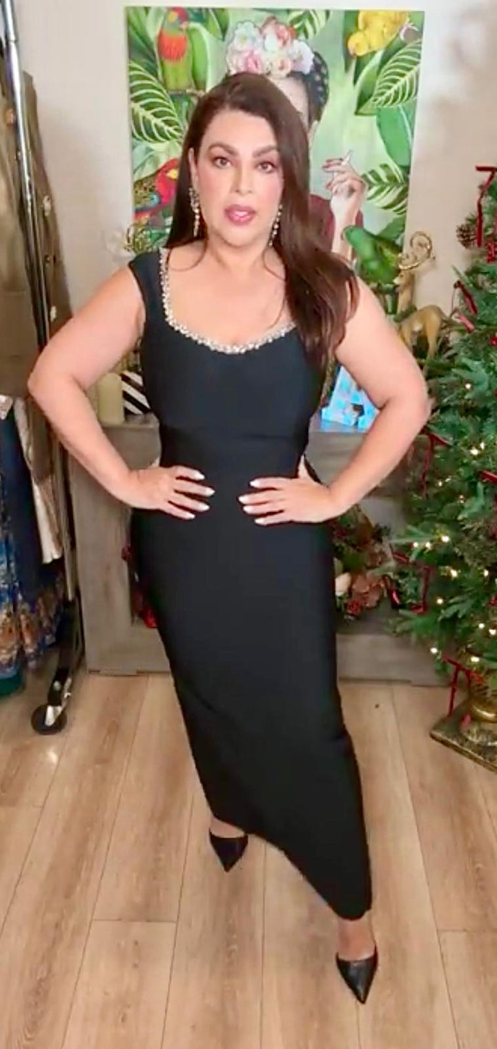 Vestido negro bandage cuello cuadro pedrería maxi gala (#304)