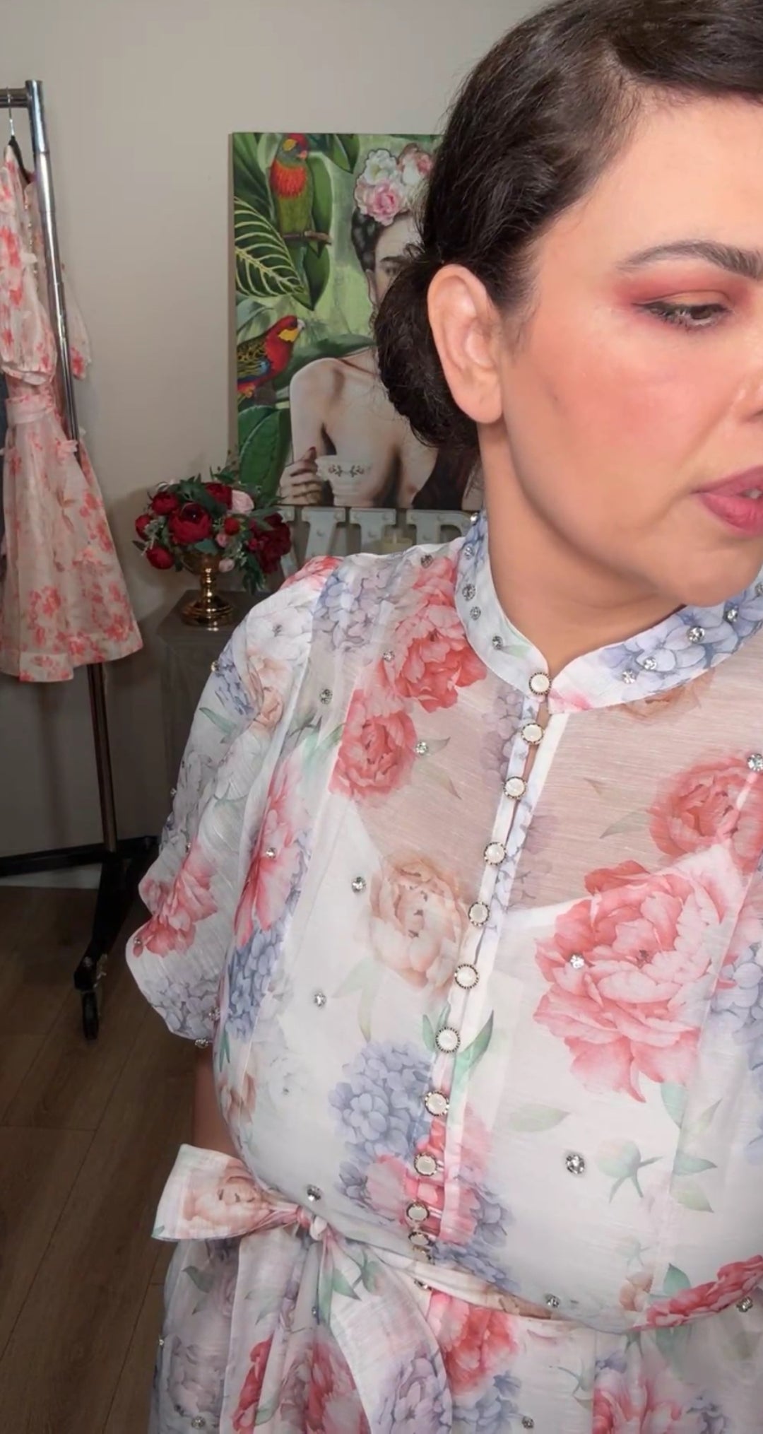 Vestido blanco victoriano floral multi con pedrería lujoso romántico (#127)