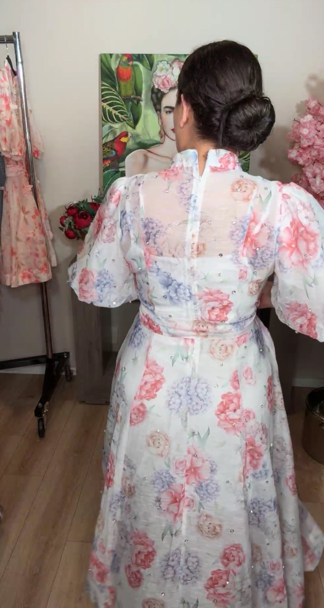 Vestido blanco victoriano floral multi con pedrería lujoso romántico (#127)