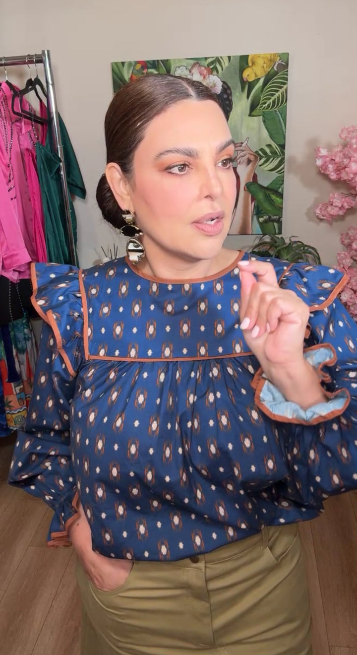 Blusa Azul Contorno Camel Volantes Al Hombro (#100)