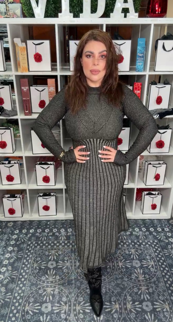Vestido Negro con Hilo Dorado Metalico Sweater Midi (#135)