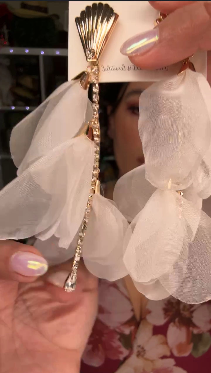 Arete blanco Chifon y Concha Oro (#116)