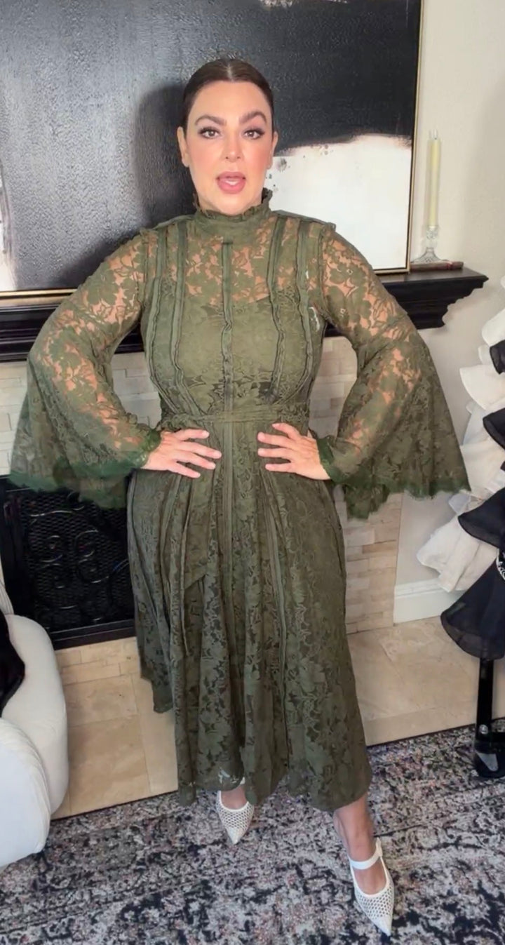 Vestido verde militar suelto encaje con fondo y cinto midi (