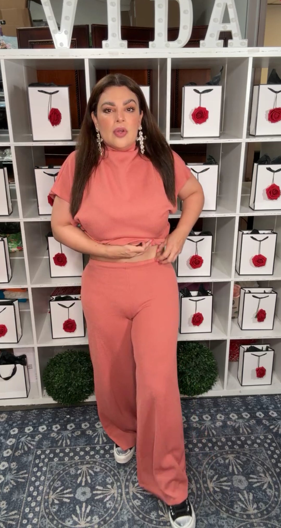 Set salmón blusa cuello alto y pantalón relax (#121)