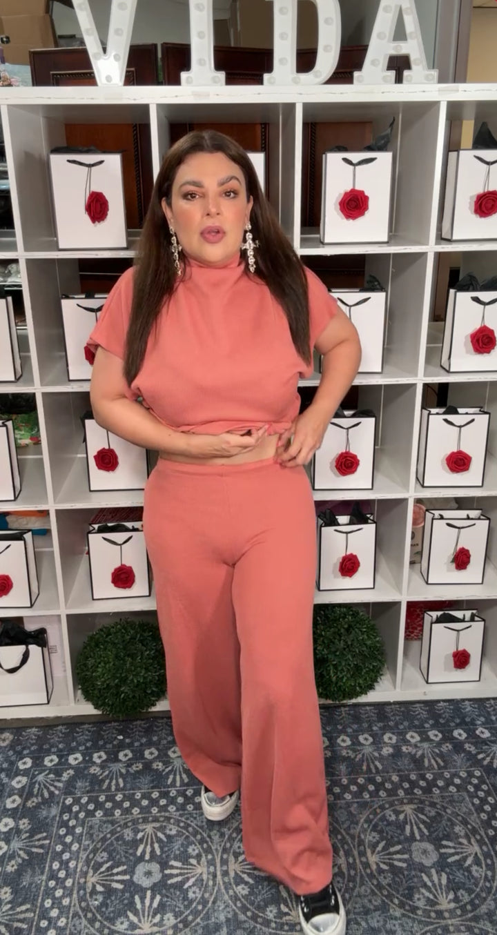 Set salmón blusa cuello alto y pantalón relax (#121)