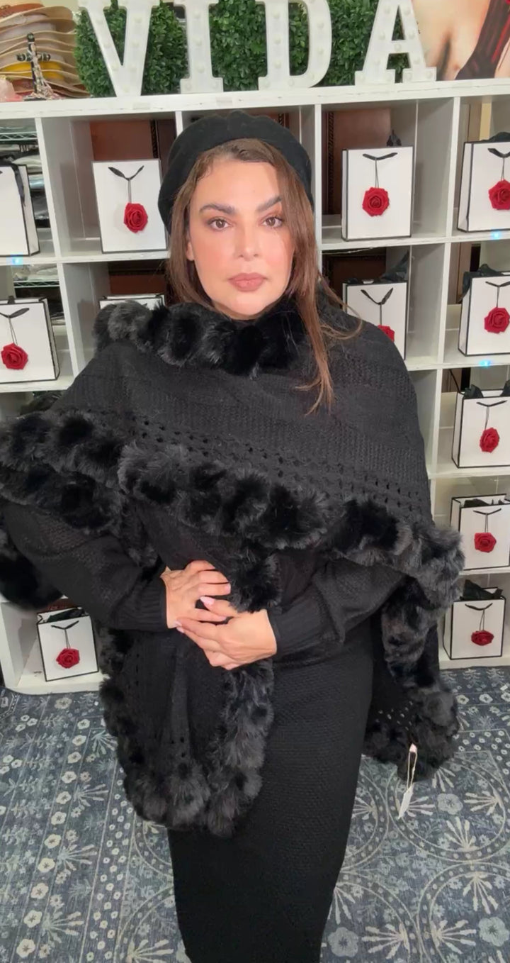 Shawl Negro Tejido y Fur Pom Pom (#136)