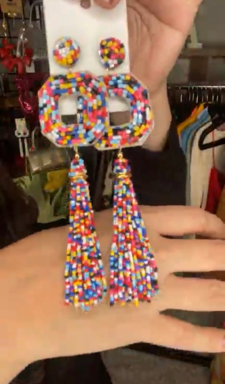 Arete Multi Color Chaquiras y Barbas (#182)