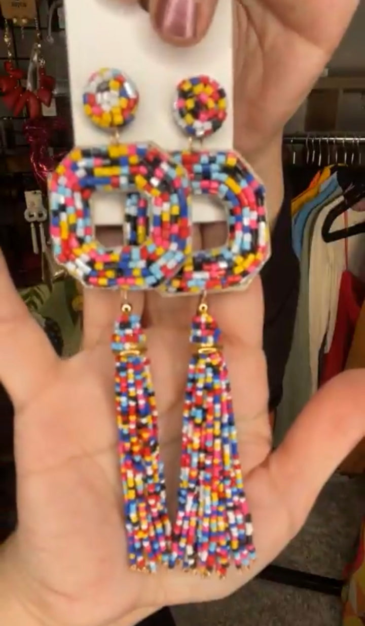 Arete Multi Color Chaquiras y Barbas (#182)