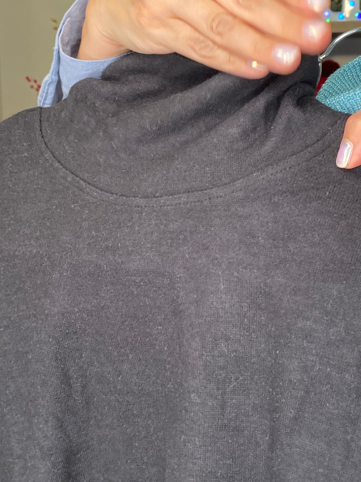 Sweater Negro Ultra Soft Cuello Alto (#124)