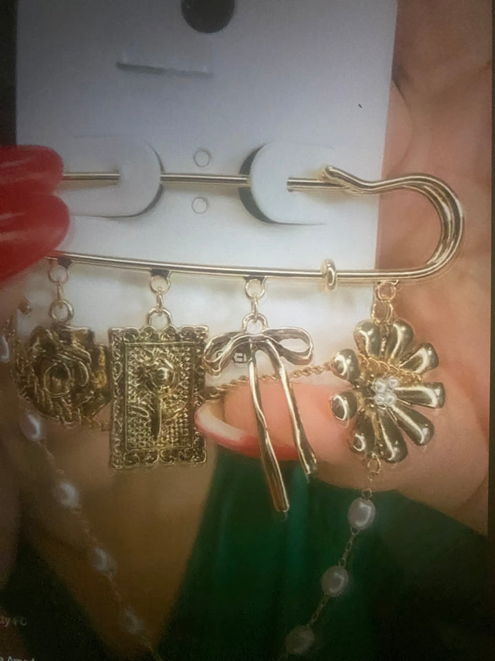 Prendedor Dorado Charms Perlas Moños Etc (#117)