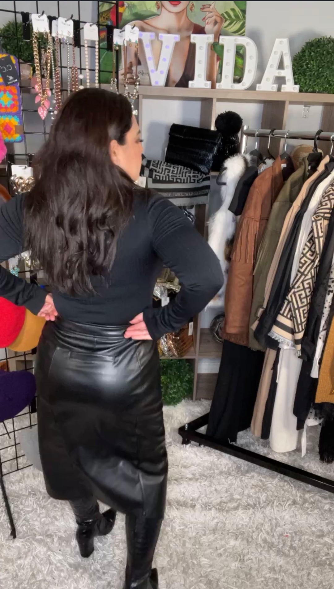 Falda Negra Piel Vegana Midi Lux