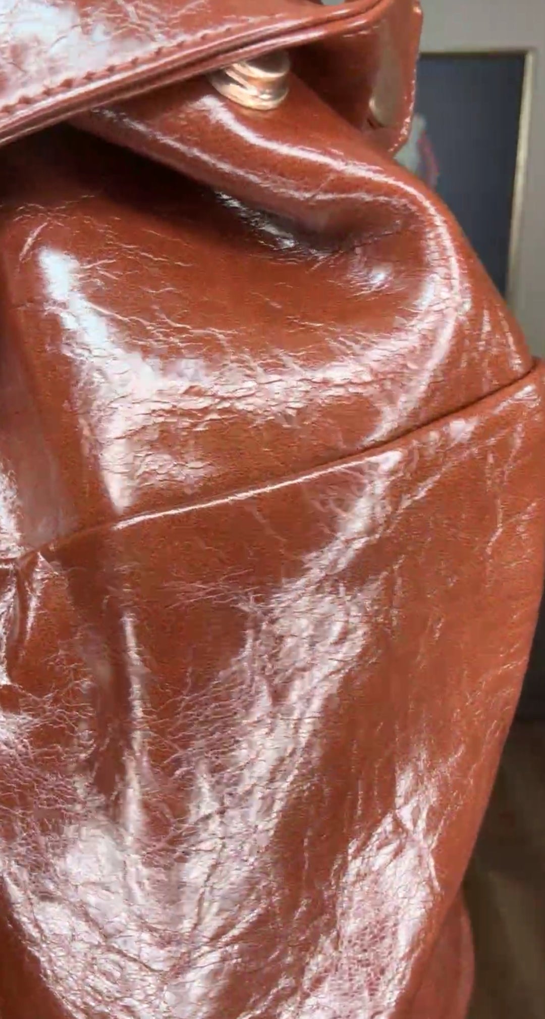 Chamarra chocolate inspector con cinto grabado (#113)