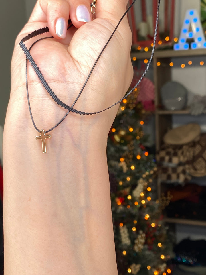 Collar Negro Cruz Dorada Choker Doble (#137)