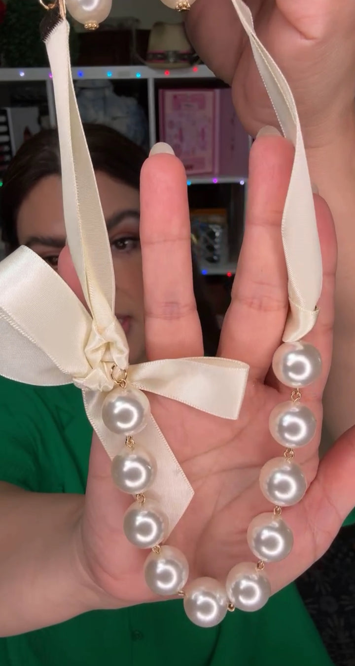 Collar beige perlas moño set
