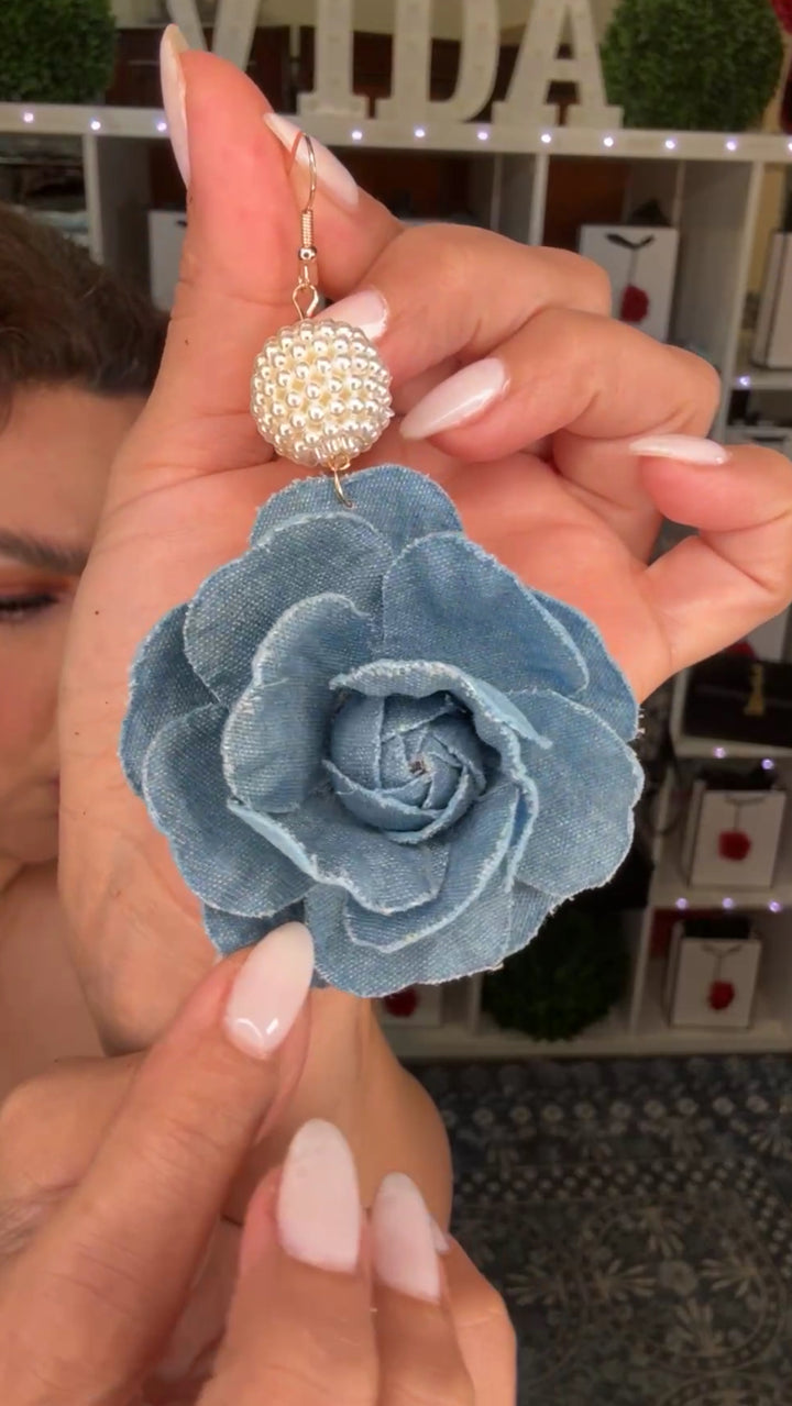 Arete Azul y Perlas Flor Mezclilla (#101)