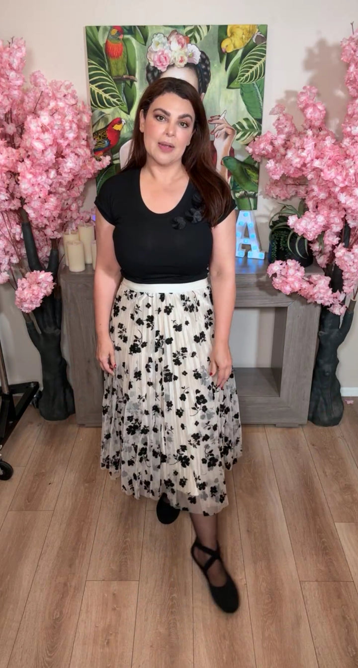 Set beige y negro floral tulle falda reversible y blusa negra flores 3D
