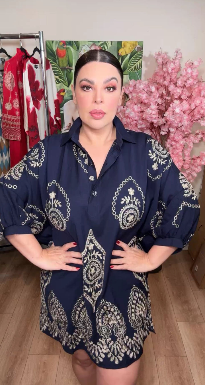 Vestido azul marino bordado oro corte túnica (#147)