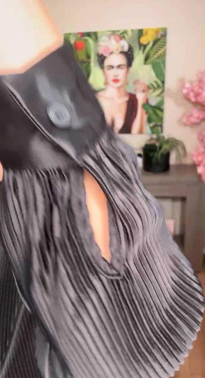 Vestido Negro Plizado Satinado Manga Y Cinto Mini (#412)