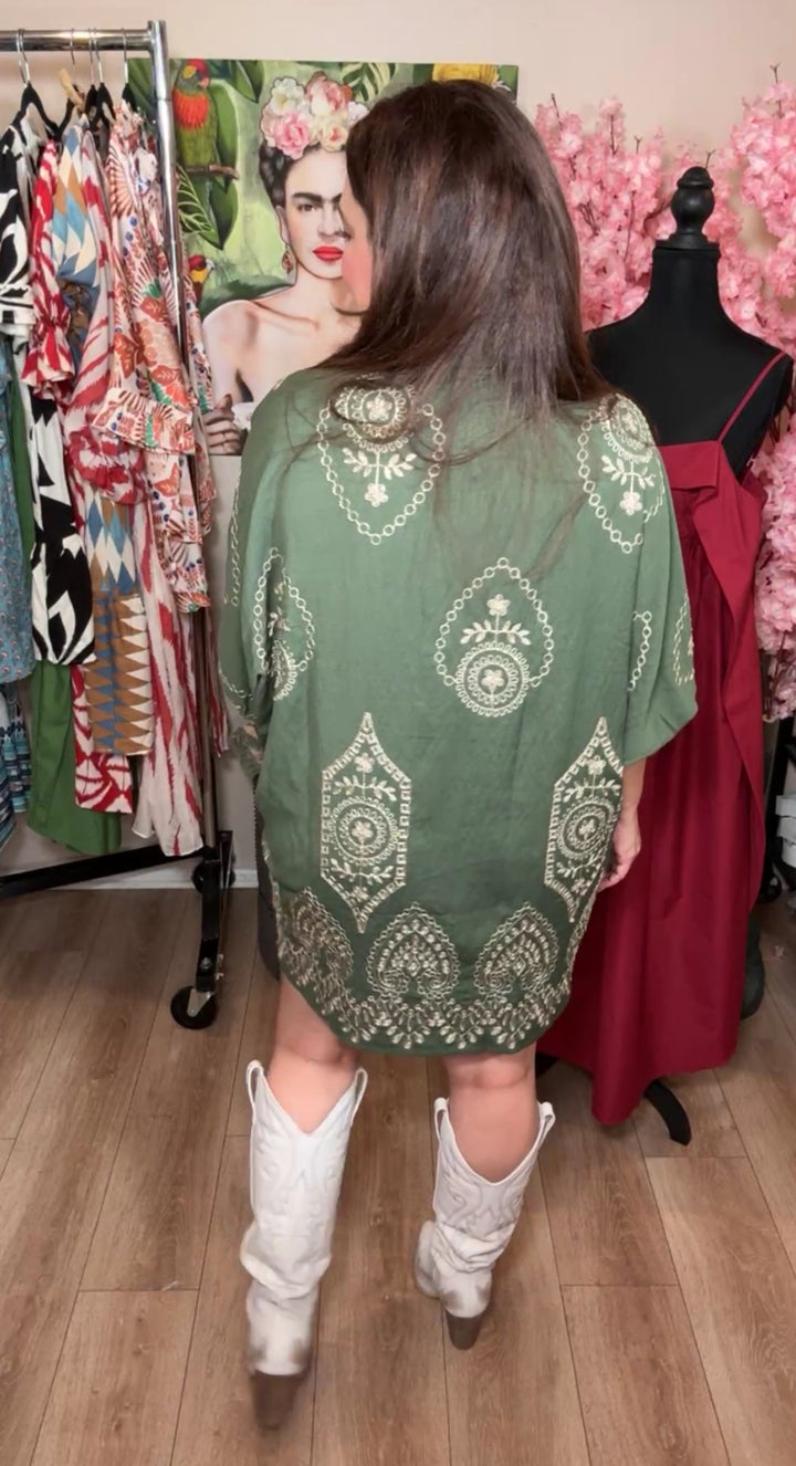 Vestido verde olivo bordado oro corte túnica (#148)