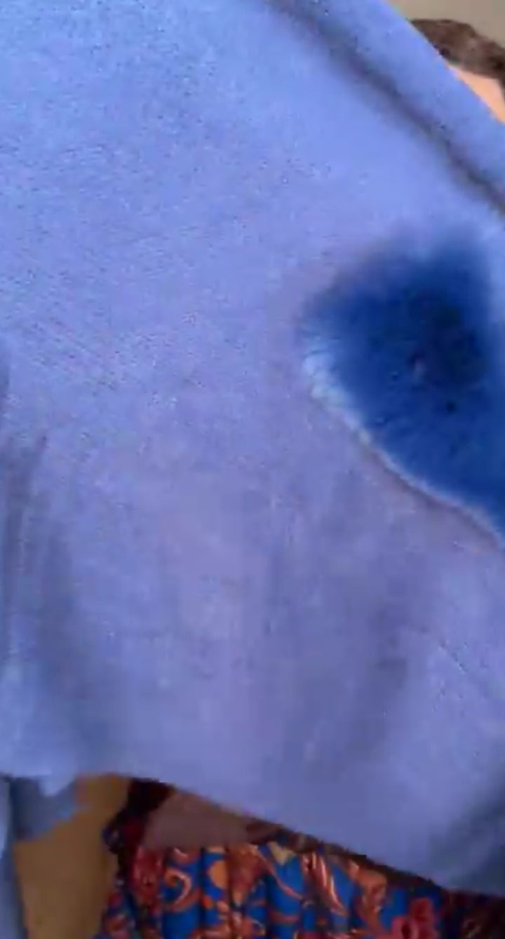 Poncho azul con fur detalle frontal (#131)