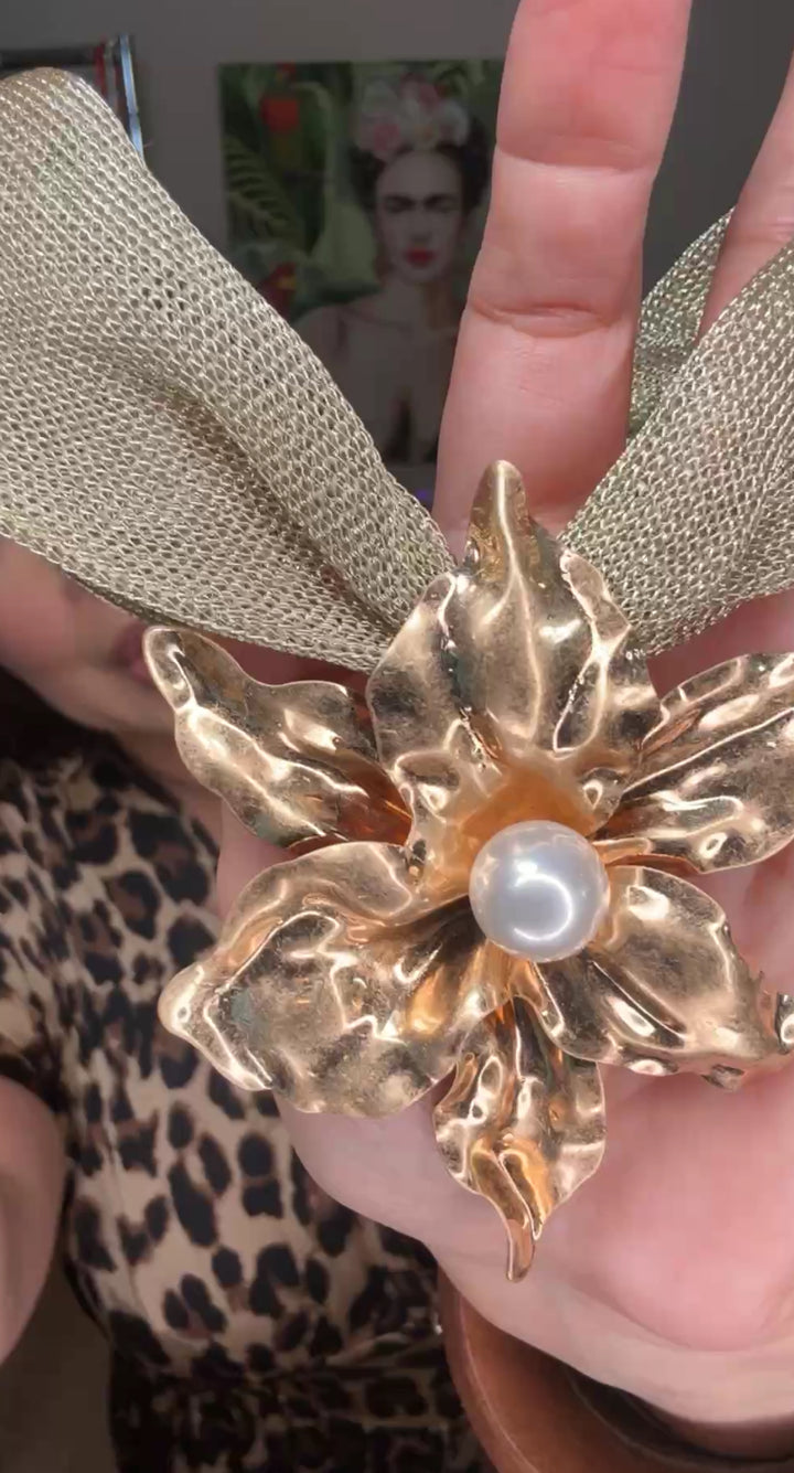 Collar Dorado Flor Oro con Perla (#114)