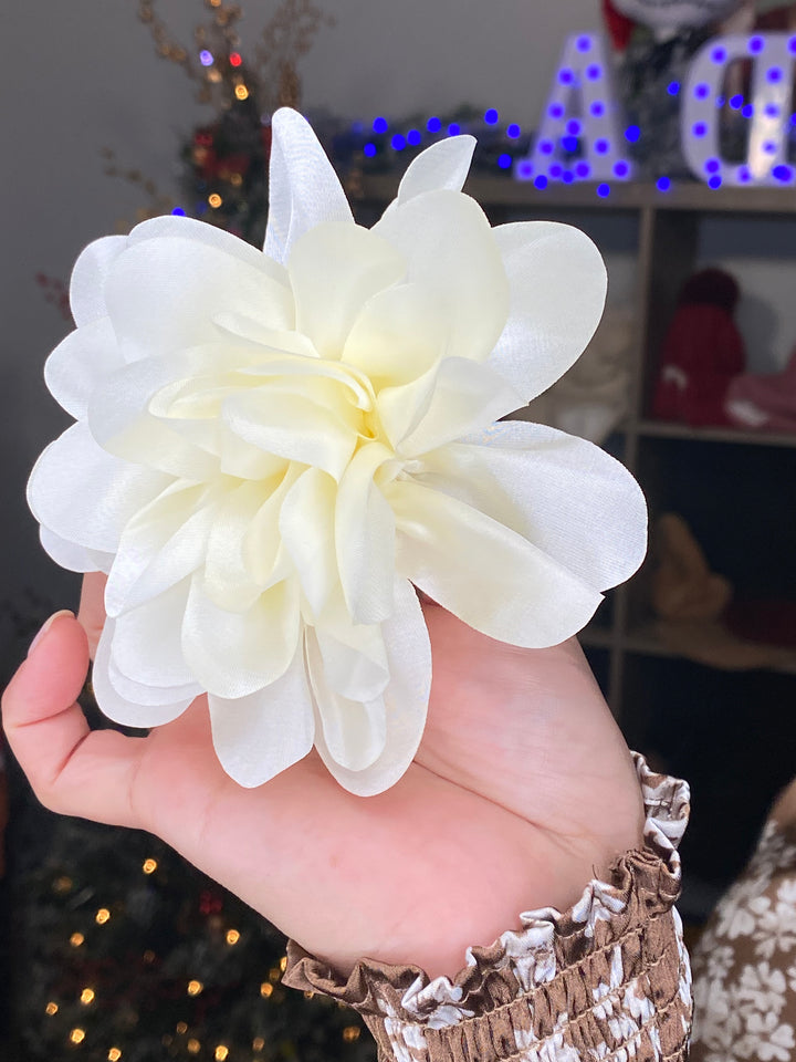 Arete Ivory Flor Satinada XL (#102)