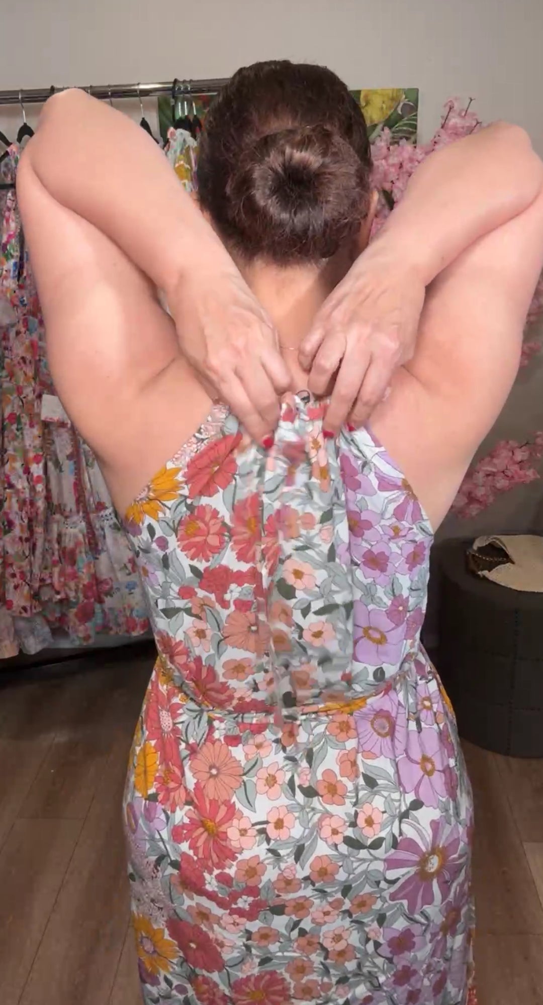 Vestido menta floral cuello halter con cinto maxi (
