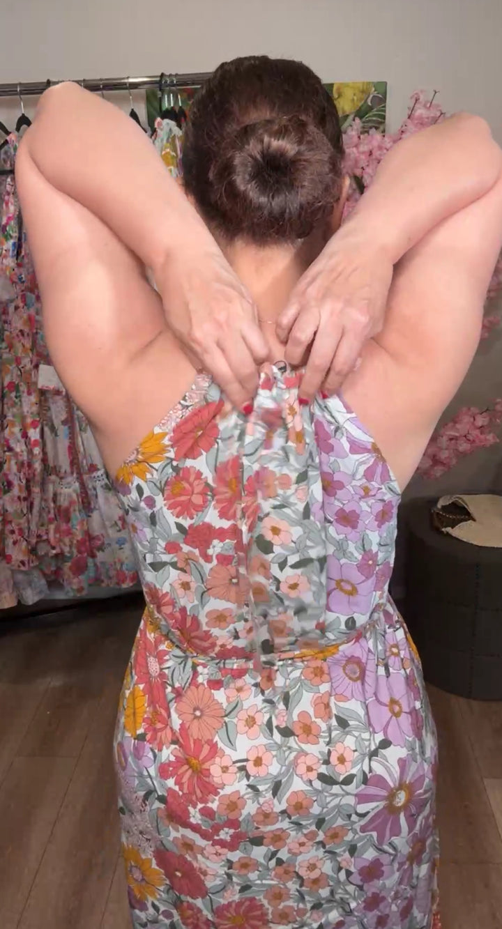 Vestido menta floral cuello halter con cinto maxi (