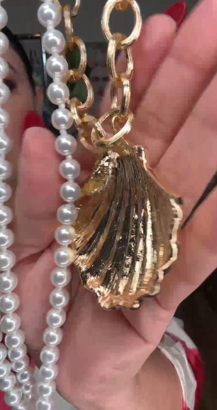 Collar dorado concha y perlas 3 tier (#127)