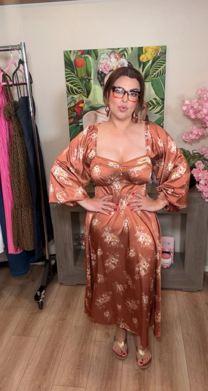 Vestido Bronze Satinado Flores Beiges Manga Larga Midi (#129)
