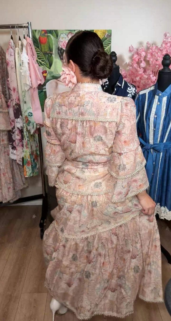 Vestido rosa pálido victoriano manga volantes hilo oro midi (