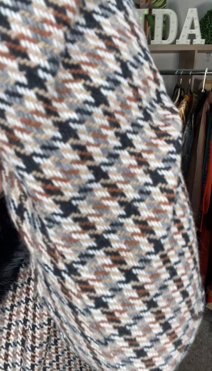 Abrigo Biege con Café y Gris Cuadrado B Fur Luxury