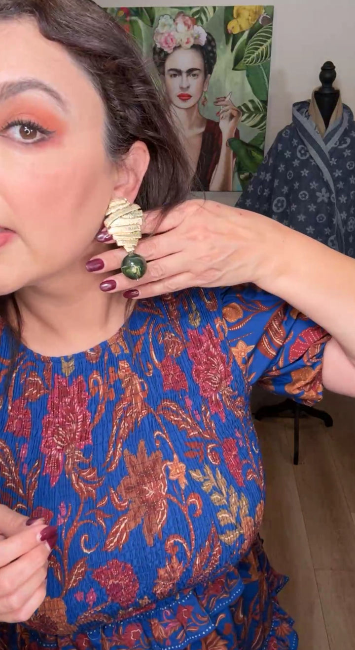 Arete dorado antigua bola jade vintage (#102)