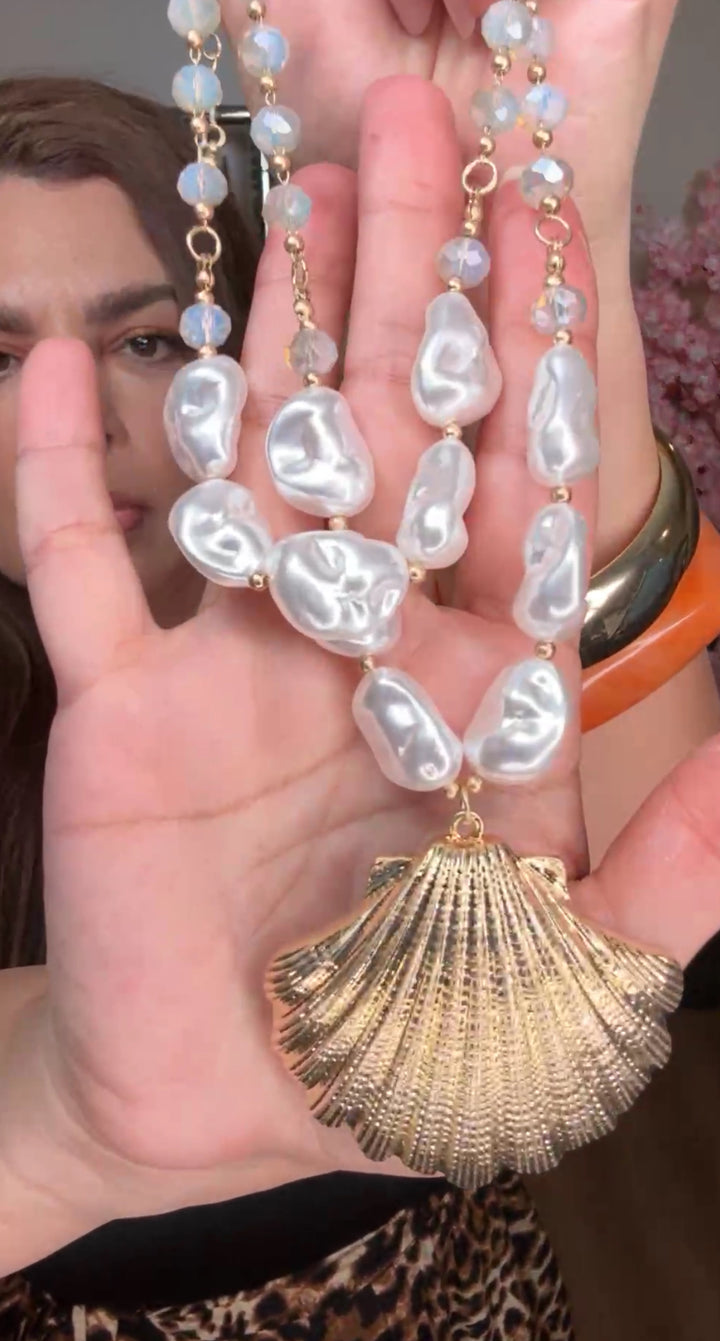 Collar Dorado Concha Y Perlas Con Cuentas (#153)