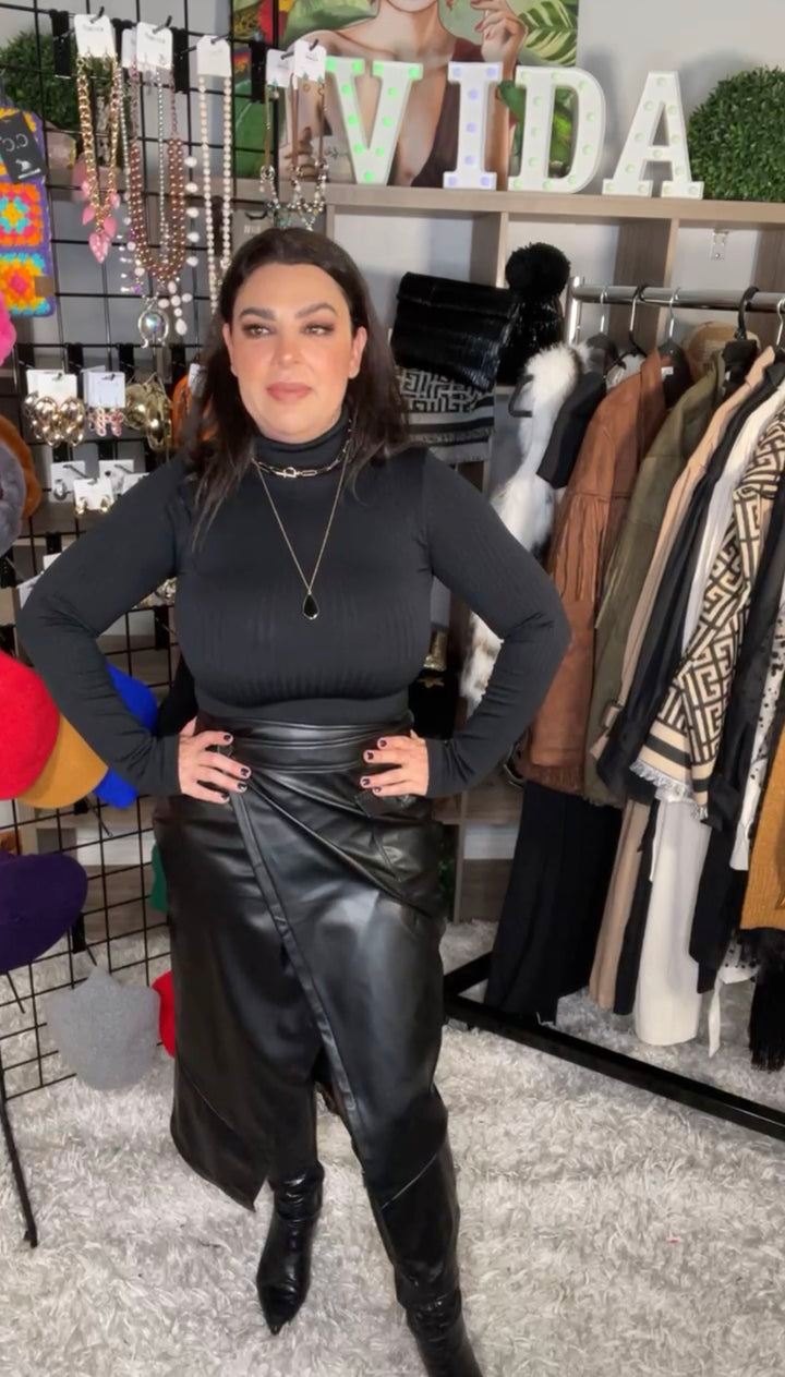 Falda Negra Piel Vegana Midi Lux