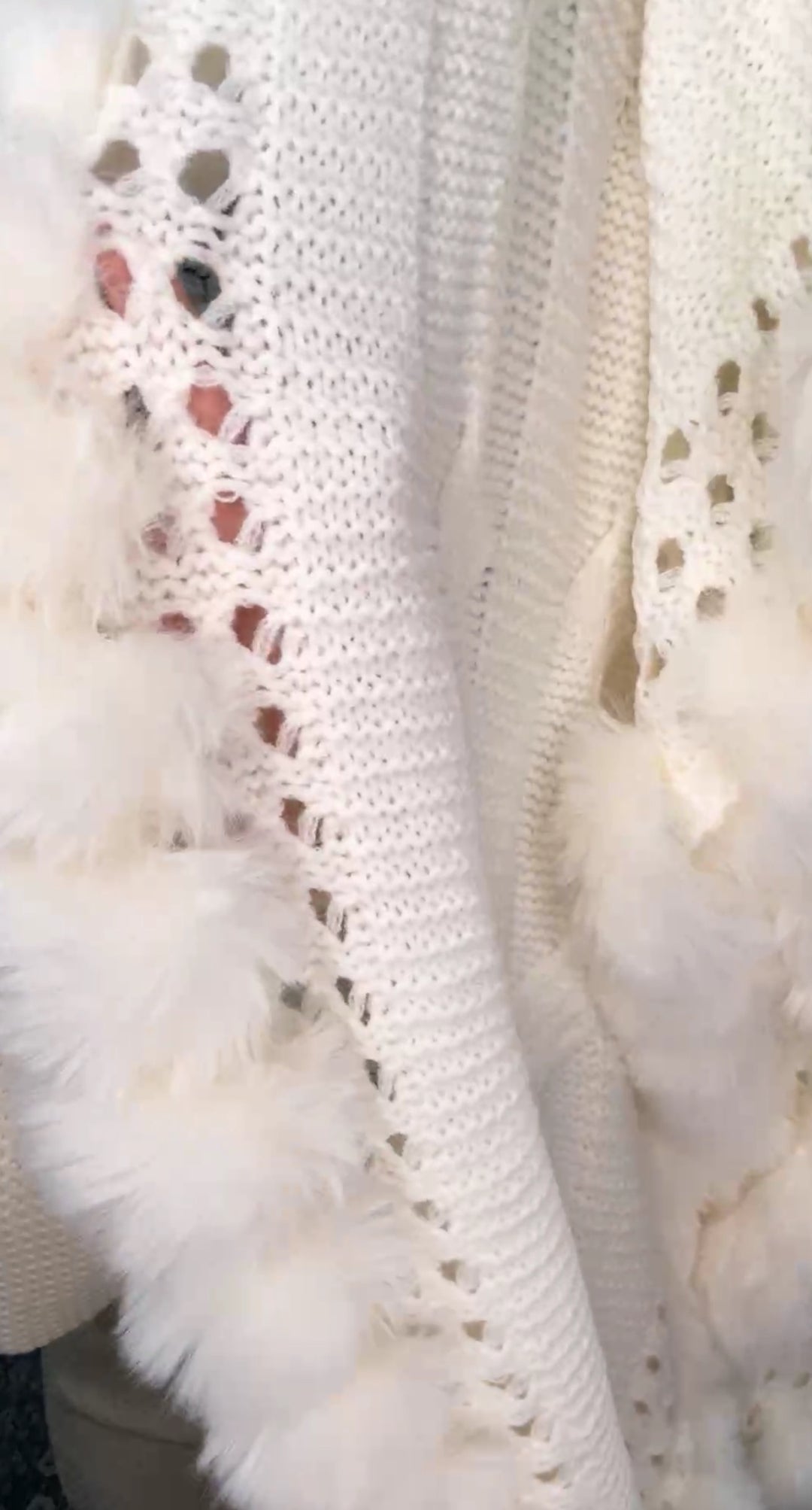 Shawl Beige Tejido y Fur Pom Pom (#134)