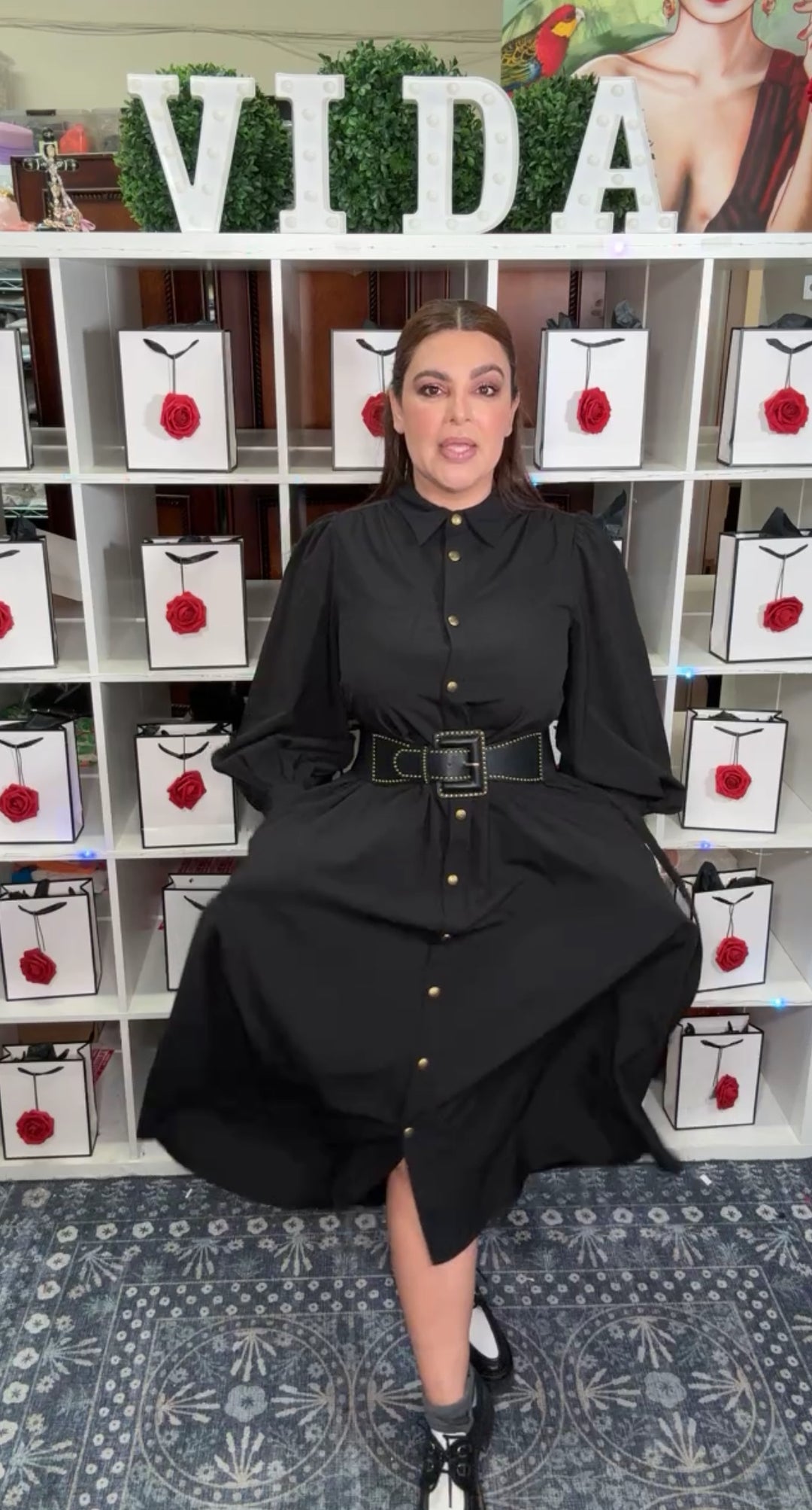 Vestido Negro Manga Larga Princesa Boton Dorado Trabajado (#157)