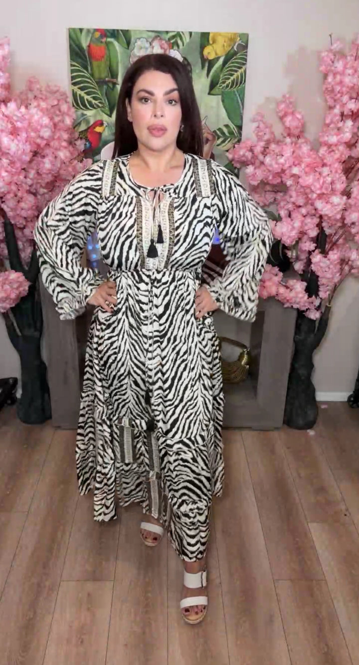 Vestido Negro y Blanco Zebra Detalles Oro con Cintura Elástica (#134)