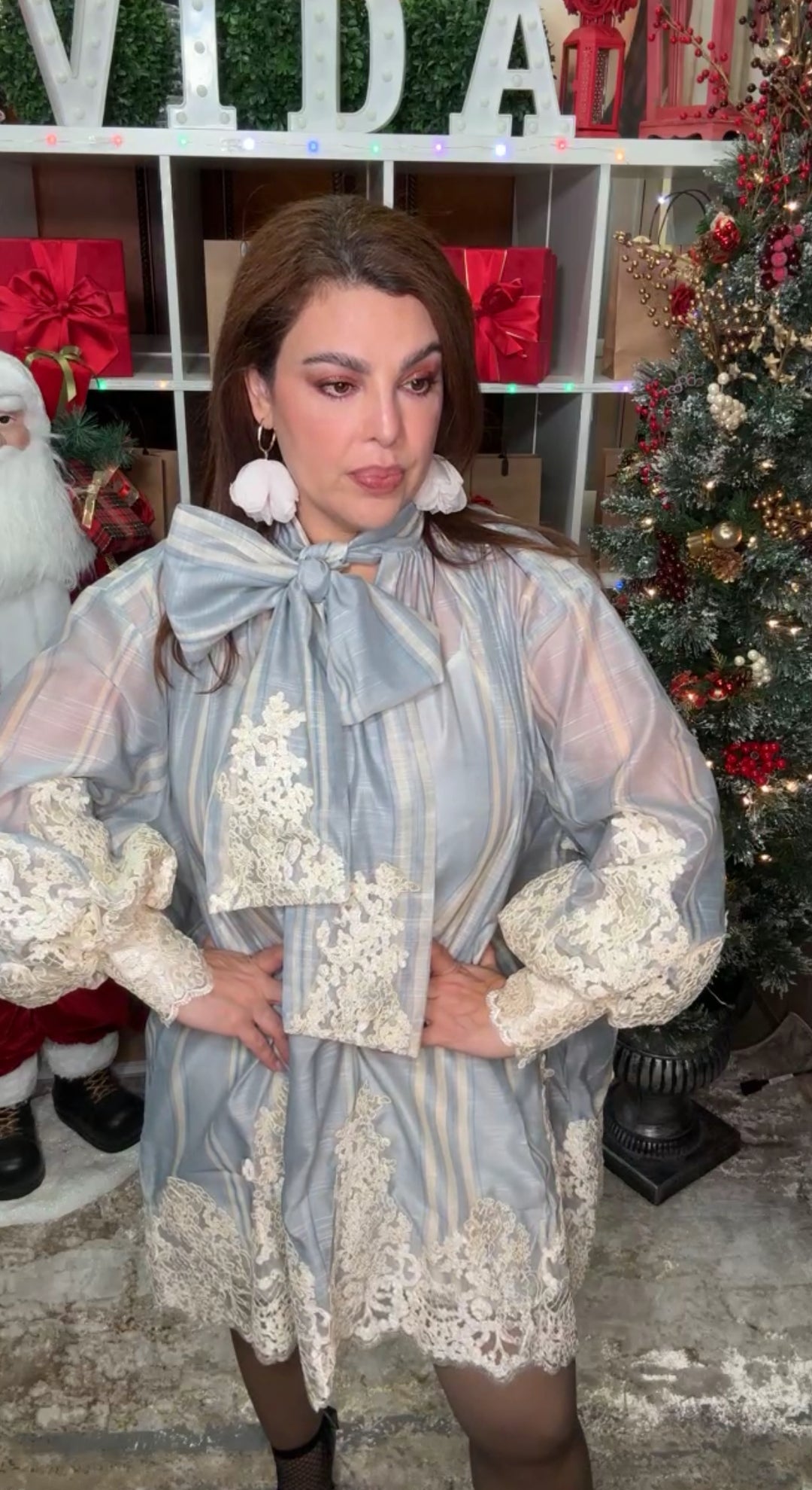 Arete Dorado Flor Beige Chiffon