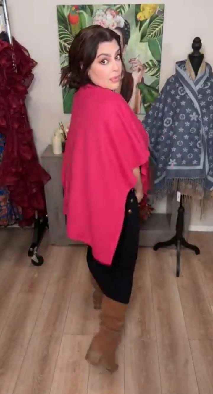 Poncho rosa con fur detalle frontal (#133)